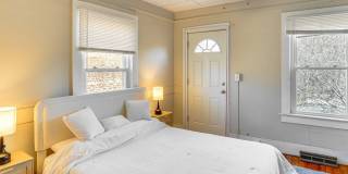 Renovated 2 Bedroom + Den w/ Private Garden Access Renovated 2 Bedroom + Den w/ Private Garden Access Gallery 11