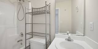 Fantastic End-Unit Townhome Available Now! Gallery 20