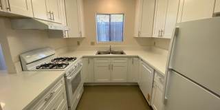 La Tierra Gardens - 2/1 Garden Level Apartment Gallery 1