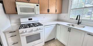 Beautiful 2 BR / 1.5 BA Single-Family Home – Pet Friendly & Move-In Ready! Gallery 1
