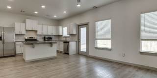 Brand New 3 Bed 2.5 Bath Duplex Includes Office Space (See Contact Info Below) Gallery 17