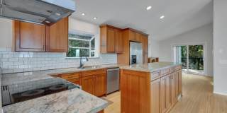 Stunning Sound & Olympic Mountain View Home in North Admiral Gallery 22
