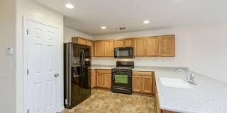 Clean and neat 4 bedroom, 2 bathroom single story in the Fancher Creek area 93727 Gallery 10