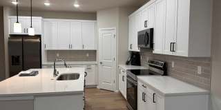 Beautiful Spanaway Home! Apply Today Gallery 5