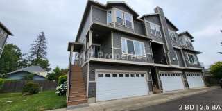 Spacious & Modern 2 BD | 2.5 BA Townhome - Molalla Gallery 1