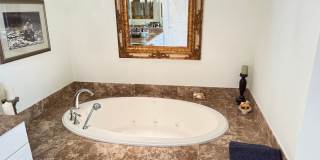 Seasonal/short term 3/2 renovated Ritz Carlton beauty with long water views Gallery 40