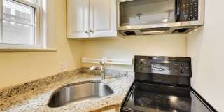 Bright and spacious 1-bedroom/1-bathroom condo available! Gallery 3