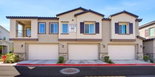 Fully Furnished 2023 Gated Townhome – 2BD/2.5BA, Pool & Garage – Avail 2/1 Fully Furnished 2023 Gated Townhome – 2BD/2.5BA, Pool & Garage – Avail 2/1 Gallery 1