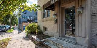 Top Floor Sleek One Bedroom W/Parking & Storage Included Gallery 1