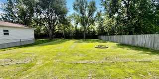 Spacious 3 Bedroom 2 Bathroom Home - Large Backyard! Gallery 10