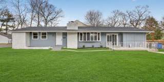 1102 EVERGREEN Boulevard Gallery 1