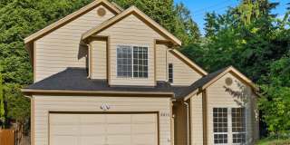 Beautiful 3-bedroom, 3-bath home on corner lot! Gallery 1