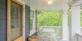 4bd/2.5ba Seattle Home Gallery 21