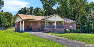 Spacious 4bd Home on 1 Acre! Gallery 1