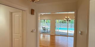 Beautiful One Level, 3 Bedroom, 3 Bathroom Tarzana Pool Home for Lease! Gallery 9