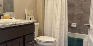IMMACULATE TOWNHOME WITH 2 CAR ATTACHED GARAGE Gallery 18