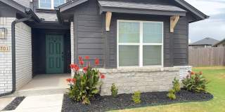 Very Nice 4 Bedroom 2 Bathroom House in Mustang Schools Gallery 3
