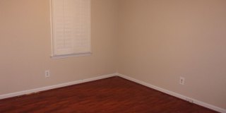 Beautiful 2 Bedroom Brick Ranch with Private Courtyard Patio Beautiful 2 Bedroom Brick Ranch with Private Courtyard Patio Gallery 10