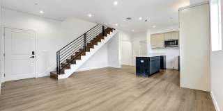5346 1/2 Oakland Street Gallery 39