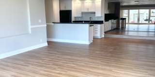 2-bed, 2-bath Condo with Sweeping Views of City and Space Needle! Gallery 8