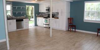 Beautiful 2 bedroom Lakefront Home Gallery 3