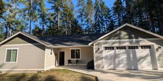 Lake Limerick Beauty for Rent. Like New Condition. 1/3 Acre Lot. Available Now! Gallery 1