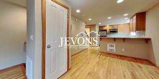 Charming two-story condo with two master suites - Pet Friendly! Gallery 8
