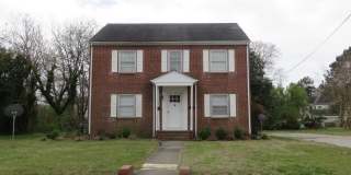 2 Bedroom, 1 Bath South Hill Apartment Convenient to Shopping, Schools & Hospital Gallery 1