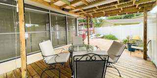 Stylish Heated Pool House  Near the Beach Gallery 27