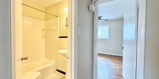 2 Bedroom Apartment Convenient to UNCG & Downtown Greensboro Gallery 5