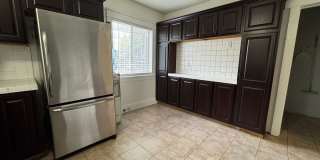 Large centrally located unit with shared yard Large centrally located unit with shared yard Gallery 13