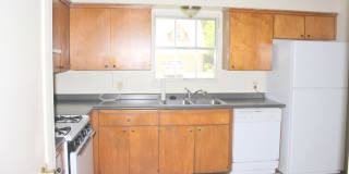 3 BR / 1 BA House off Shoal Creek/Steck! Gallery 9