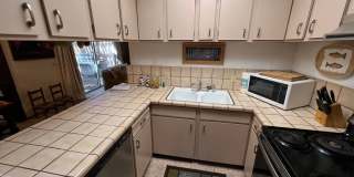 Large furnished 4 bedroom home with 2 car garage Gallery 44