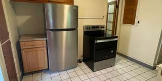 4 bedroom 1 1/2 bath single family house with yard. Gallery 21