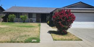 4 Bedroom Home in Northeast Modesto Gallery 1