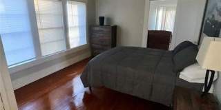 725 Peach Street Gallery 15