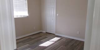 NW Spacious 3/2/2 on Saltwater Canal-Fish off the Dock! Gallery 19