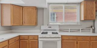 Beautiful 2 Bed, 1 Bath Garden-Level Apartment in Sunnyside! Gallery 5