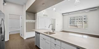 The Maxwell Downtown Des Moines Gallery 155