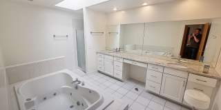 4 Bedroom, 3 Bathroom Impressive Lincoln Park Duplex Gallery 26