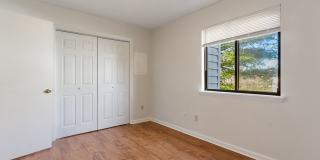 2 Bed/2 Bath with loft. Close to Campus On bus line. Gallery 8