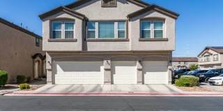 Stylish Townhouse Near the Strip with Dual Suites Gallery 1