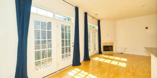 450 East Ohio Street Gallery 14