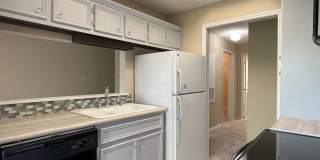 Wonderful 2/2 in Perfect Far West Location Gallery 6