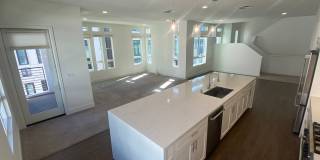 Modern Condo Living in the Heart of Alameda – Prime Location! Modern Condo Living in the Heart of Alameda – Prime Location! Gallery 10