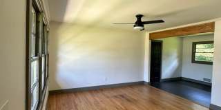 Updated 3 Bedroom House on the Eastside Gallery 5