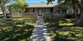 Massive 6-Bed Rambler with 2 Kitchens & 2 Laundries! Gallery 1