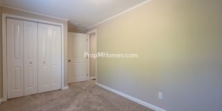 Updated Three Bedroom Home in Milwaukie - Large Fenced Yard! DEPOSIT SPECIAL Gallery 15