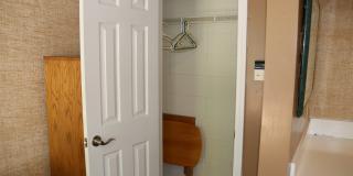 Efficiency Apartment Close to AU Campus Gallery 11