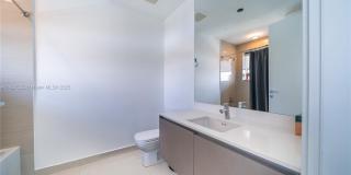 3250 NE 188th St Gallery 17